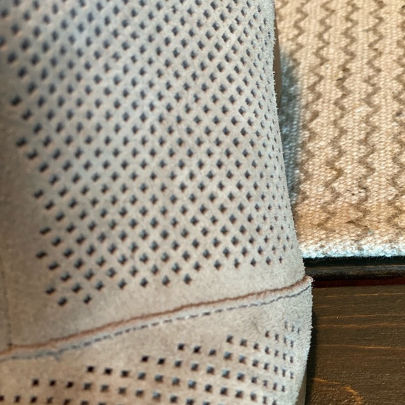 Toms size 8 tan suede Boots - Picture 3 of 6